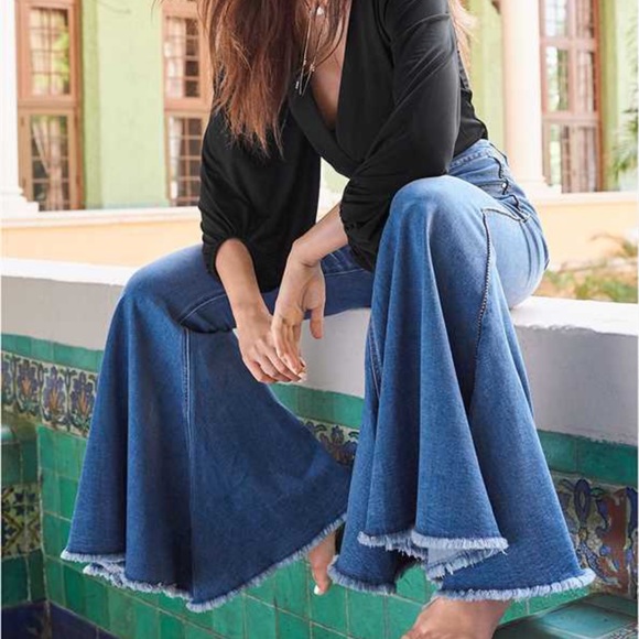 ✨LAST ONE✨Absolutely Fabulous flared Bell bottom jeans - Picture 2 of 8